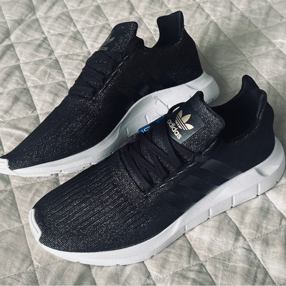 🆕 Adidas Swift Run Sneaker in Core Black with Gold Sparkles. 11M, NWT 🖤🤍///✨ - Picture 3 of 12